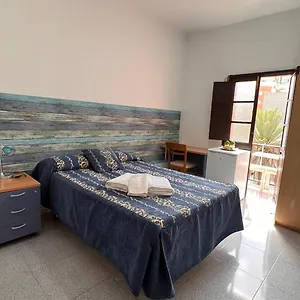 central-quiet-and-comfortable-room-breakfast.in-canary-islands.com/
